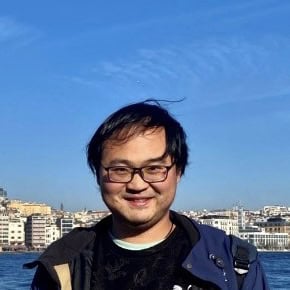 Photo of Dr Yihuai Zhang